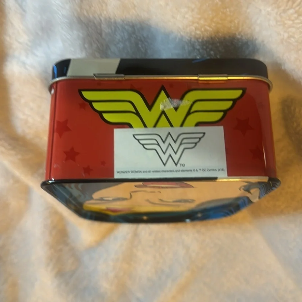 Wonder Woman Tin / new has handle and front opens see pics